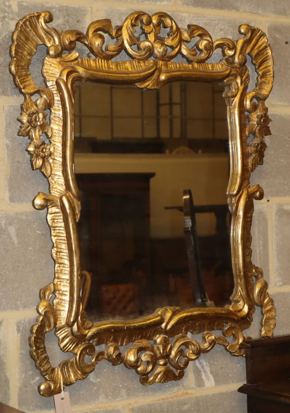 A cartouche-shaped giltwood wall mirror, W.70cm, H.86cm